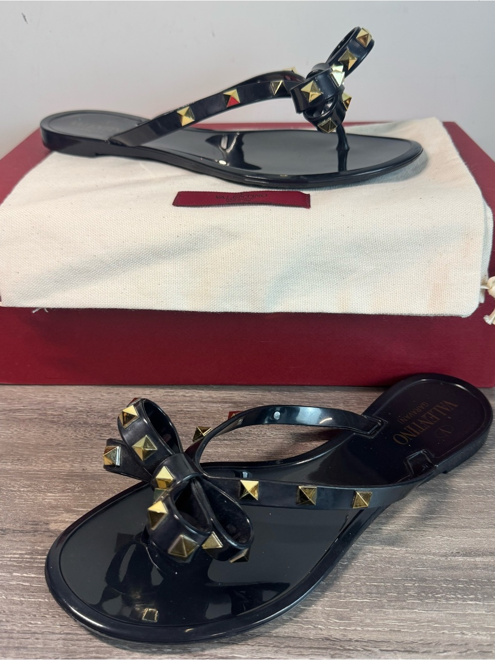 Valentino Rockstud Bow Jelly Thong Slides Black size 38/US7.5-8 IMMACULATE $520 - Picture 2 of 7